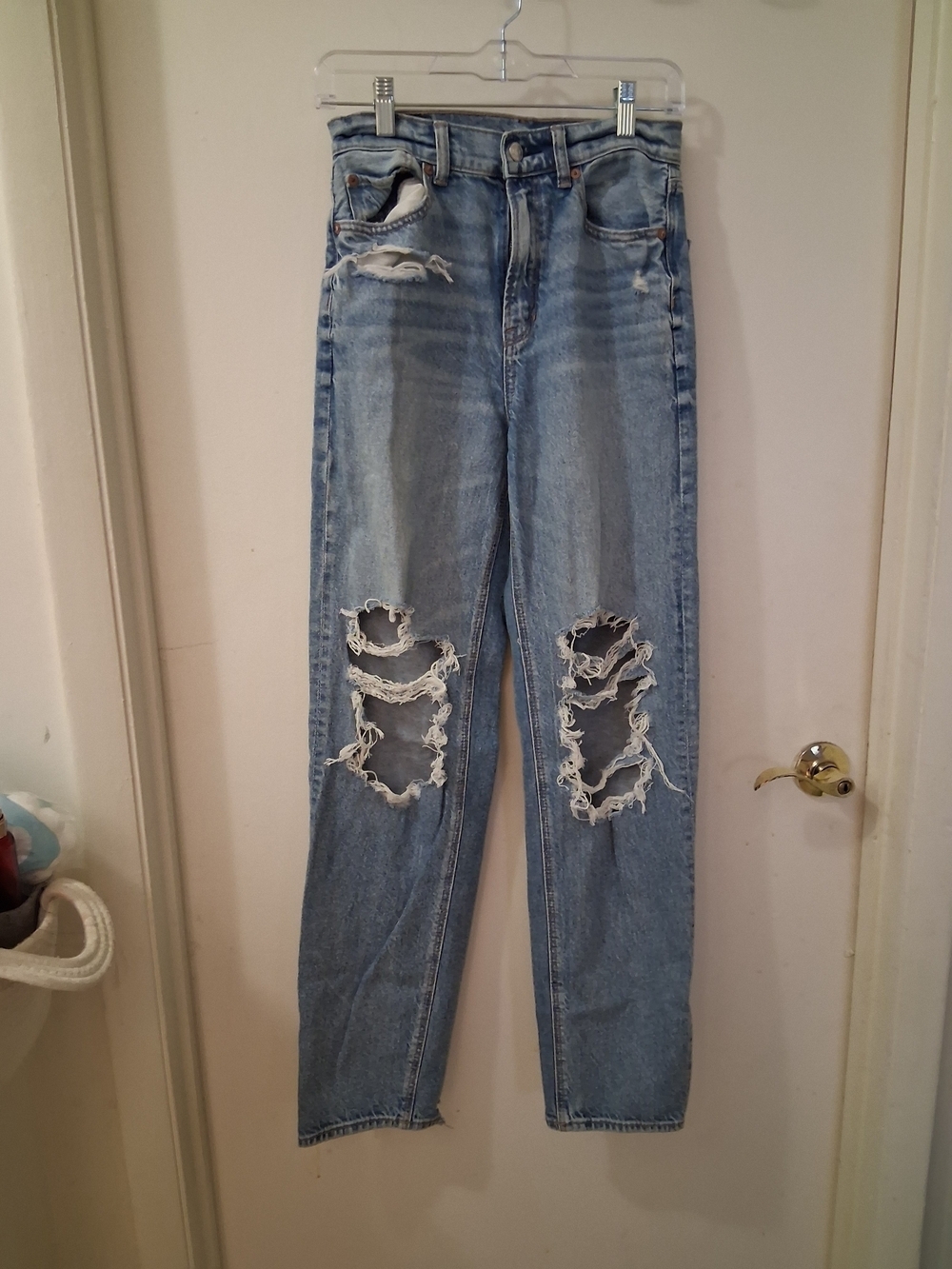 American Eagle Outfitters Strigid High Rise Baggy Straight Distressed Jeans